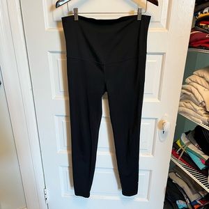 MATERNITY GapFit Blackout Leggings, size medium